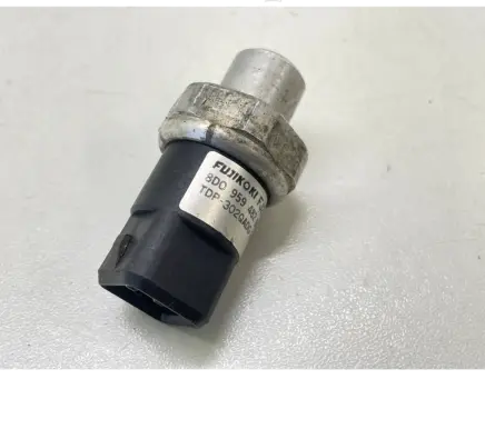 Volkswagen PASSAT B5 Air conditioning (A/C) pressure sensor 8D0959482B