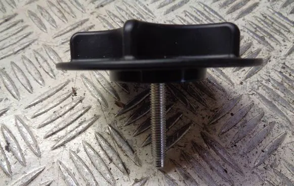 Nissan Pulsar Spare wheel bolt 