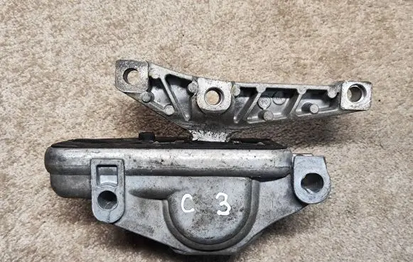 Citroen C3 Engine mount bracket 0663519996