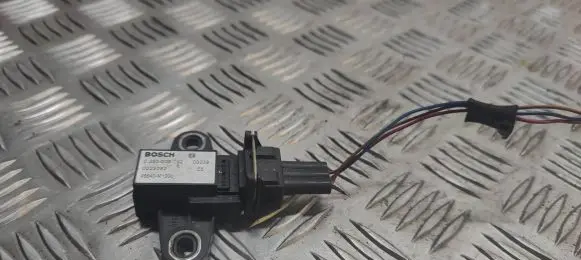 KIA Sorento Airbag deployment crash/impact sensor 0265005142