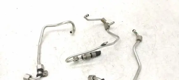 Audi Q3 8U Fuel injector supply line/pipe 06J127501M 06D127509N