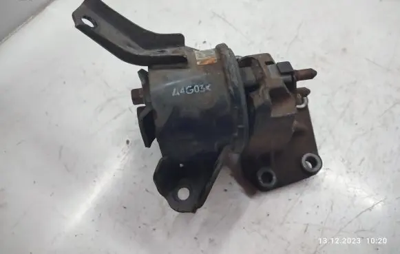 KIA Sportage Engine mount bracket