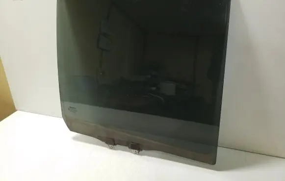 Honda CR-V Rear door window glass