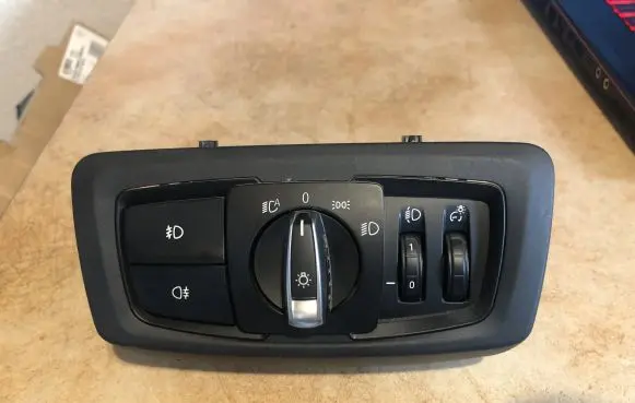 BMW 2 F45 Light switch 6824890