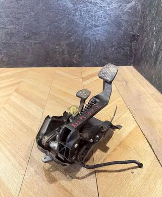 Mercedes-Benz E W211 Pedal assembly A2116801318 A2112910601