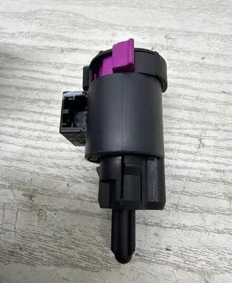 Audi Q7 4L Brake pedal sensor switch 4F0945459B 80608 1064