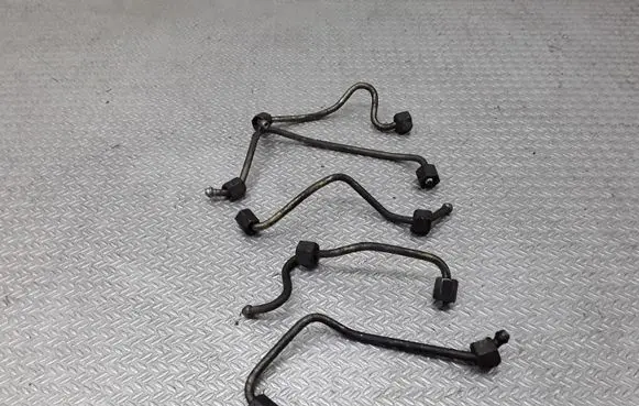 Mazda 2 Fuel injector supply line/pipe 