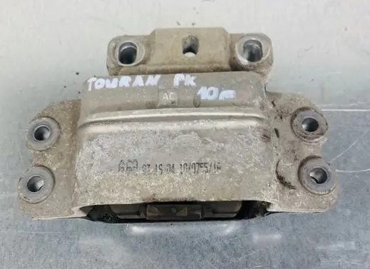 Volkswagen Touran II Engine mount bracket