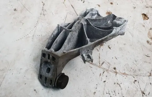 BMW X5 F15 Engine mounting bracket 6876269 21181210