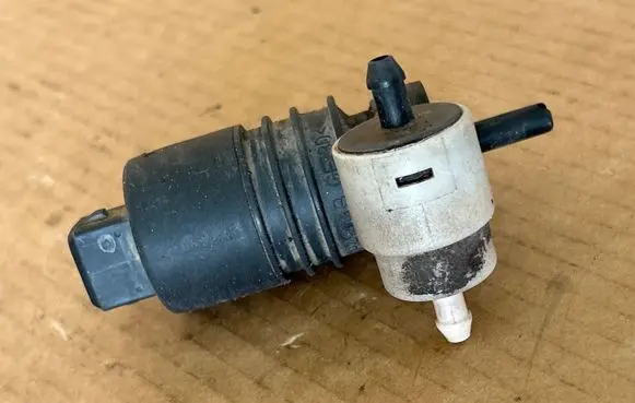 Ford Galaxy Windscreen/windshield washer pump PA6GBGF30