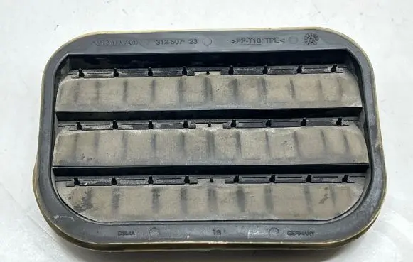Volvo V70 Quarter panel pressure vent 31250723