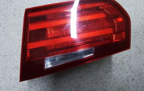 Tailgate rear/tail lights