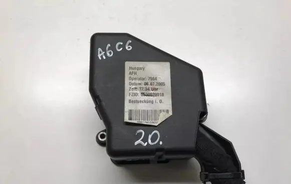 Audi A6 S6 C6 4F Fuse box set 0530620018