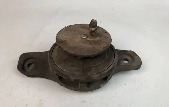 Subaru Outback Engine mount bracket