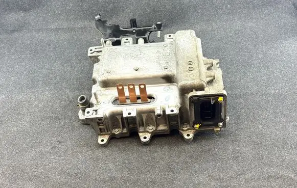 Voltage converter inverter