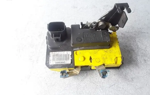 Volvo XC70 Front door lock 30663043