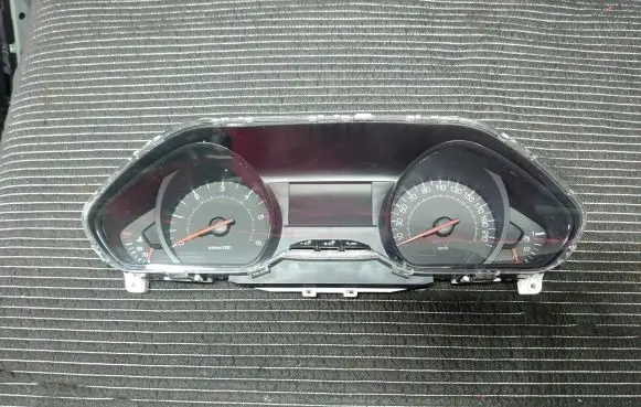 Peugeot 208 Speedometer (instrument cluster) 9800860480