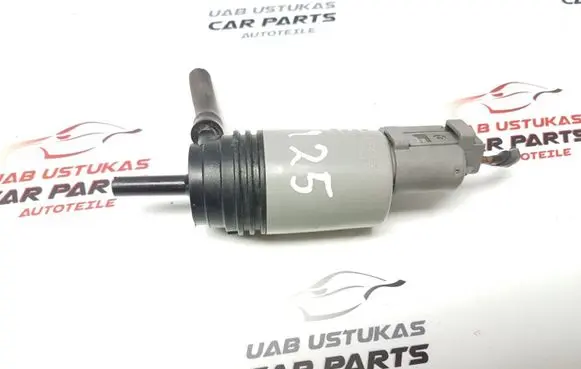 BMW 1 E82 E88 Windscreen/windshield washer pump 6934159