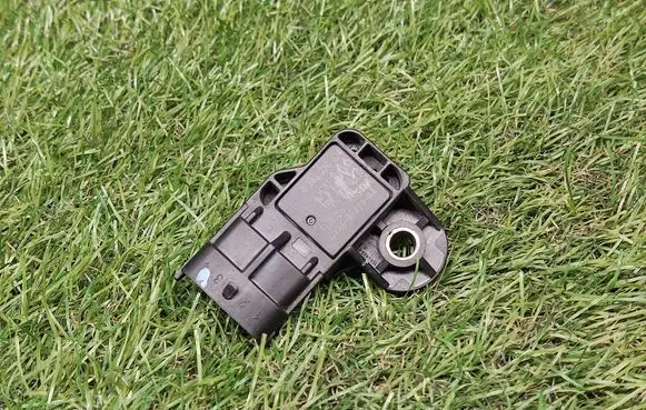 Ford Focus Air pressure sensor CV2A9F479AA 0261230334
