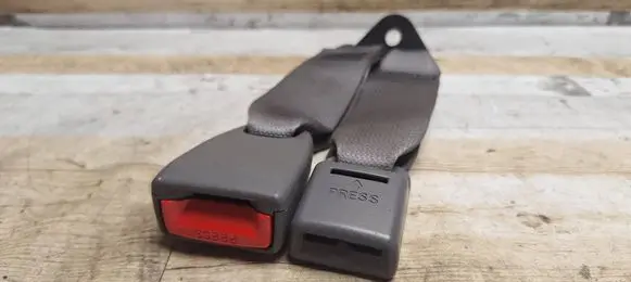 Rear seatbelt buckle