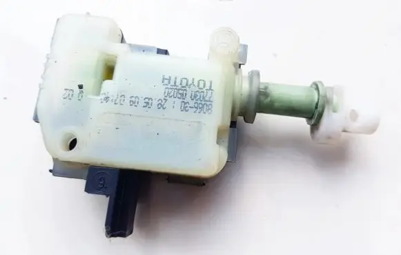 Toyota Avensis T270 Central locking motor 806630 7700305020