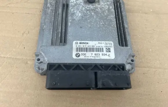 BMW 1 E81 E87 Engine control unit/module 0281015233 7823934 031740481