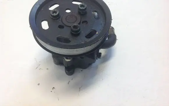 Volkswagen PASSAT B5.5 Power steering pump 8D0143177