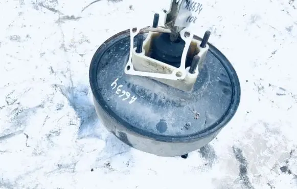 Hyundai Lantra I Brake booster