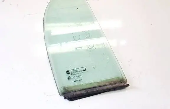 Rear vent window glass