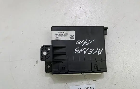 Toyota Avensis T270 Other control units/modules 8865005251