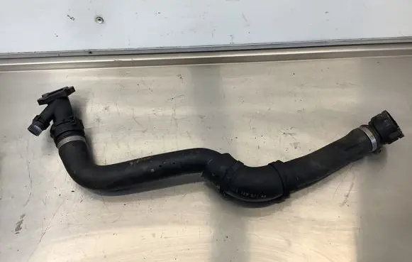 BMW 7 E38 Engine coolant pipe/hose 068129627