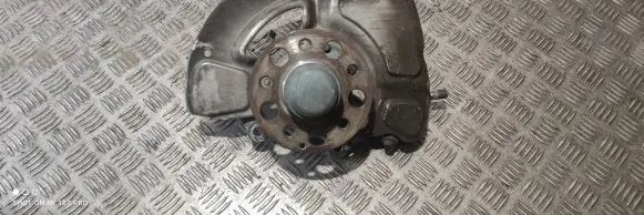 Mercedes-Benz CLS C218 X218 Front wheel hub 2183307600