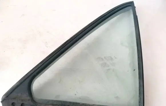 Rear vent window glass
