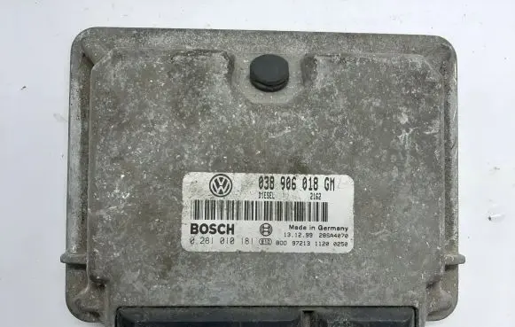 Skoda Octavia Mk1 (1U) Engine control unit/module 038906018GM 0281010181
