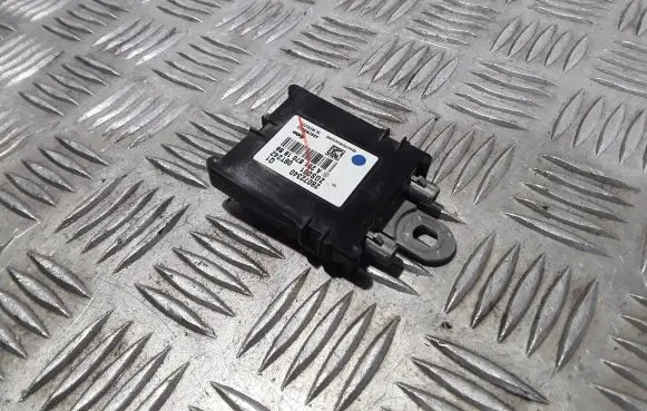 Mercedes-Benz ML W164 Aerial antenna amplifier A2518701889
