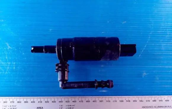 Volkswagen Jetta V Headlight washer pump 3B7955681