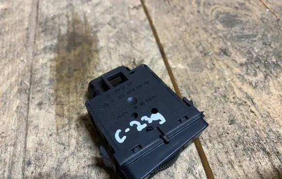 Mercedes-Benz ML W163 Headlight level height control switch a1638200010 1638200010
