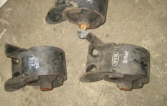 KIA Rio Engine mount vacuum valve 