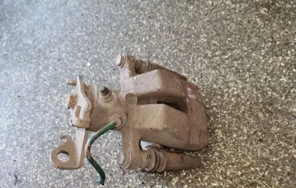 Renault Megane II Rear brake caliper
