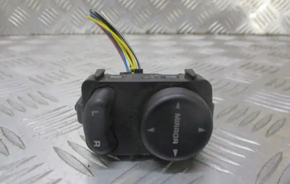 Chrysler 300M Wing mirror switch
