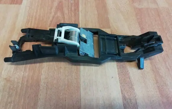 Mercedes-Benz CLS C219 Front door exterior handle/bracket A2037600834 2037600834