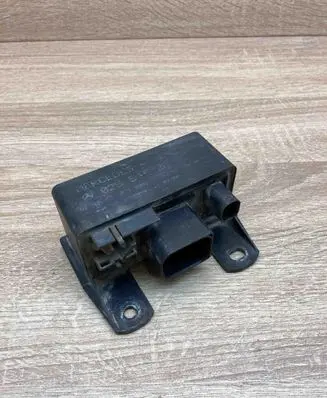 Mercedes-Benz A W168 Glow plug pre-heat relay 899075000
