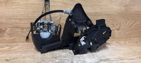 Volvo S40 Front door lock 30663974