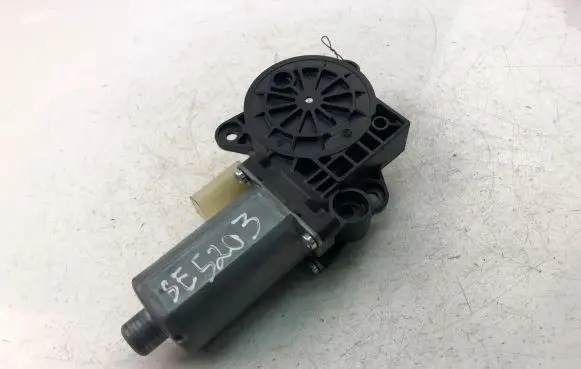 Ford Fiesta Front door window regulator motor 0130821938