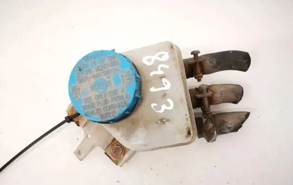 Nissan Almera Tino Brake fluid reservoir 