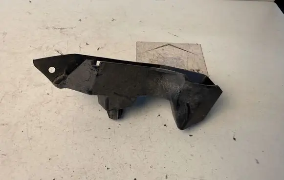 Ford Focus Front bumper mounting bracket JX7B17D958A1 17D958A
