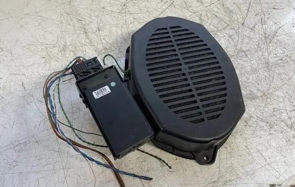 BMW 3 E46 Subwoofer speaker 8369939