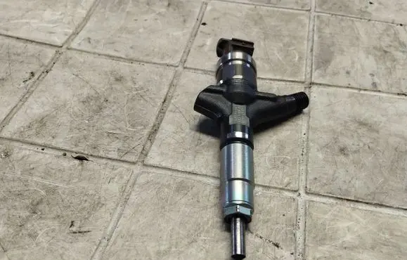Subaru Forester SH Fuel injector 16613AA020 07K06141