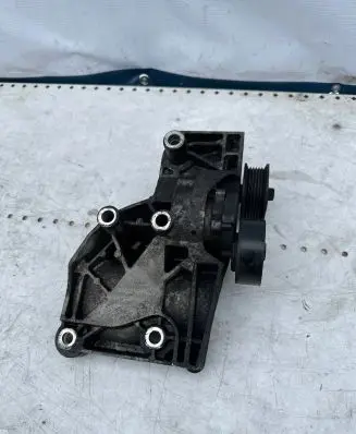 Opel Insignia A A/C compressor mount bracket 55582510 532274554