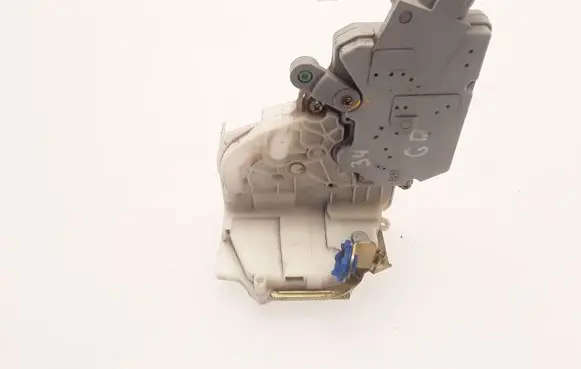 Nissan Primera Rear door lock